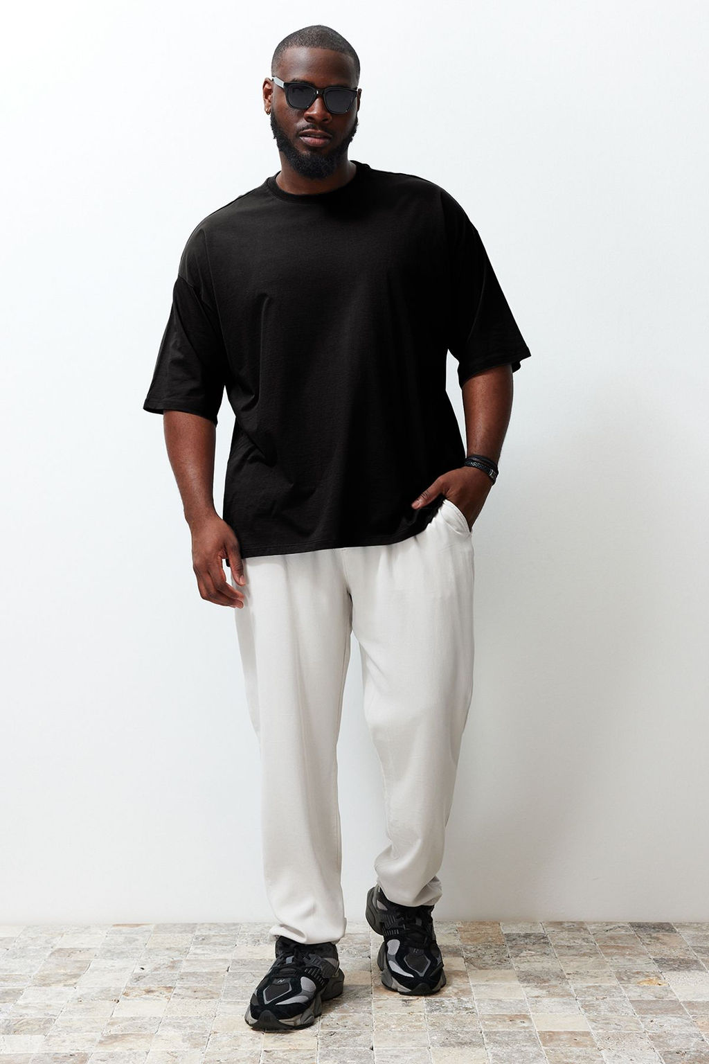 TRENDYOL MAN Siyah Oversize/Genis Kesim Bisiklet Yaka K?sa Kol S?rt Bask?l?Buyuk Beden T-Shirt TMNSS25BF00003 - Trendyolmilla фото 2
