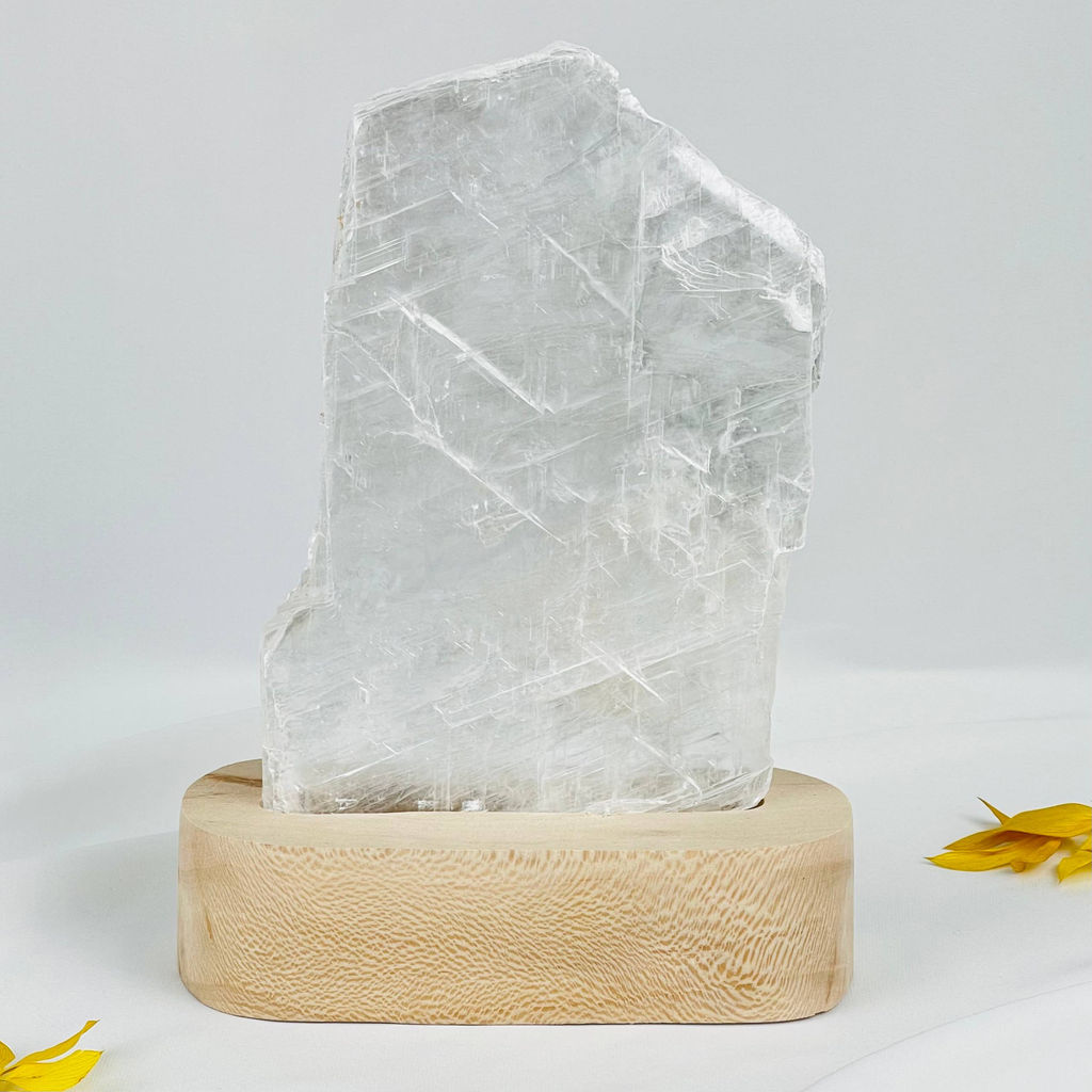 Срез Селенита на подставке - Радуга самоцветов фото 2