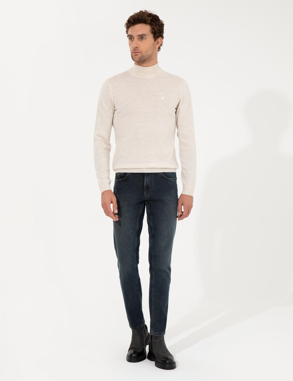 Бежевый базовый трикотажный свитер приталенного кроя в стиле Fisherman - Cacharel фото 3