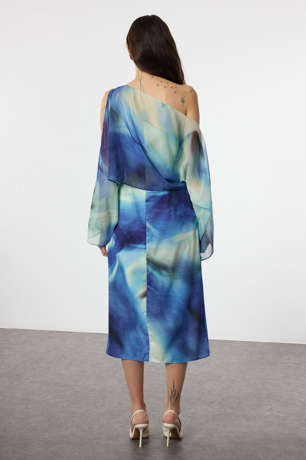 TRENDYOLMILLA Mavi Soyut Desenli Duz Kesim Pelerin Detayl? Maxi Astarl? Sifon Dokuma Elbise TWOSS25EL00014 фото 5