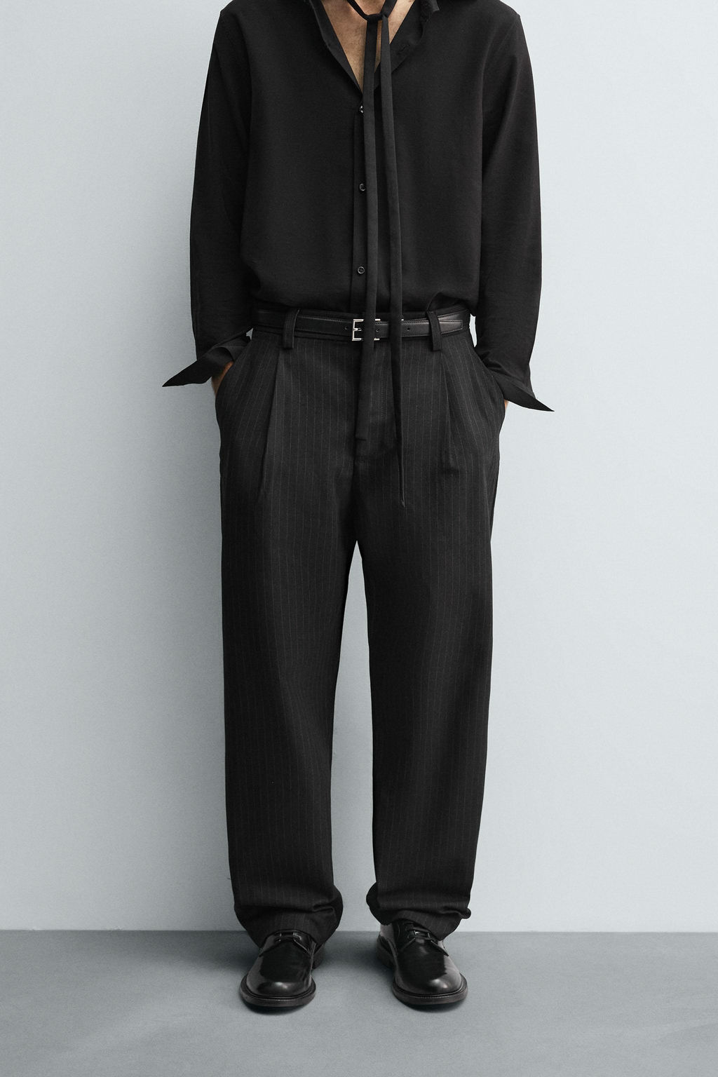 STRIPED TEXTURED CHINO TROUSERS - Zara фото 2