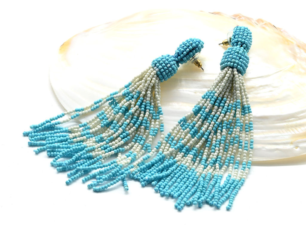 Серьги из бисера Кисти цв.белый, голубой, 10,5см