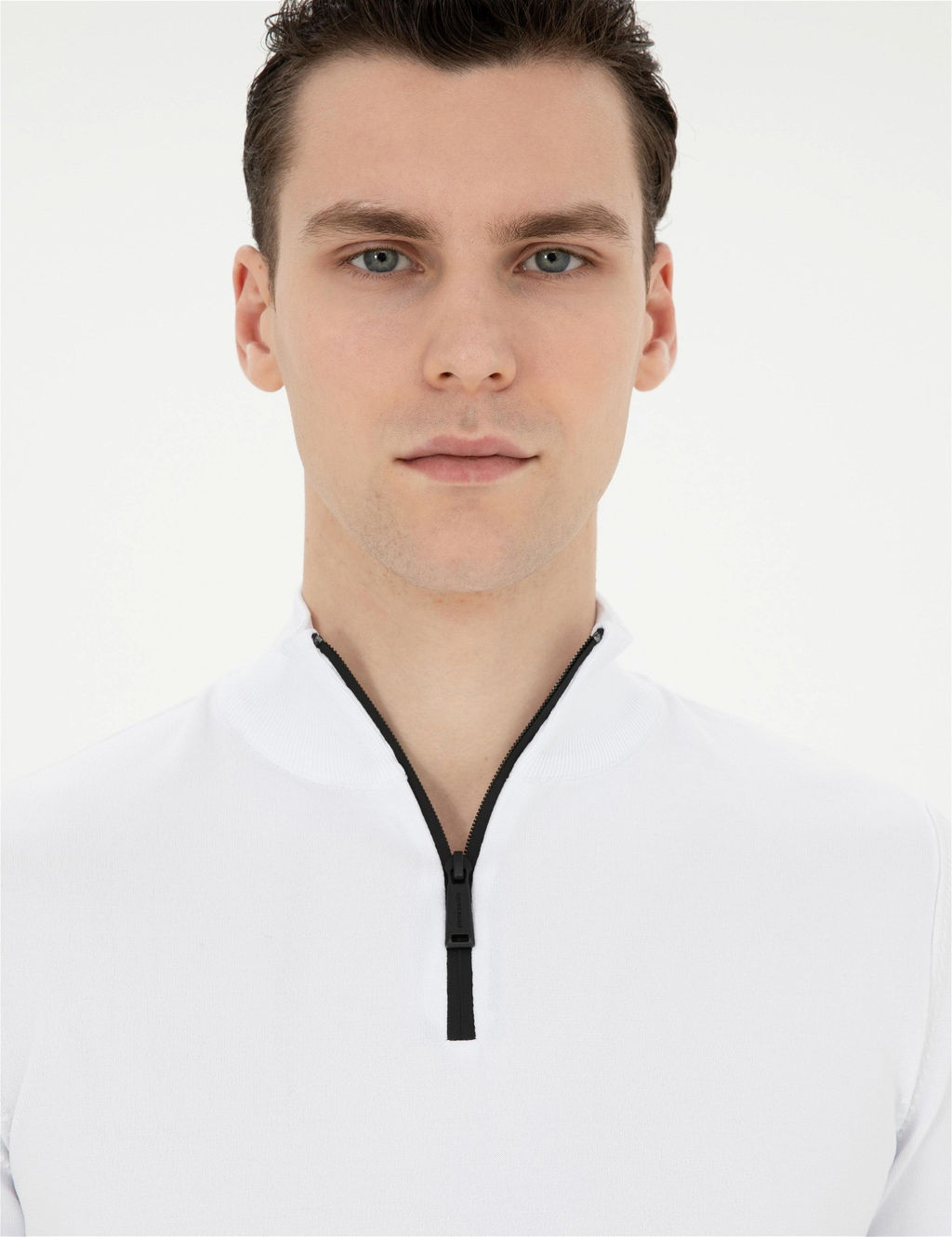 Ekru Slim Fit Fermuarl_ Dik Yaka Triko Kazak