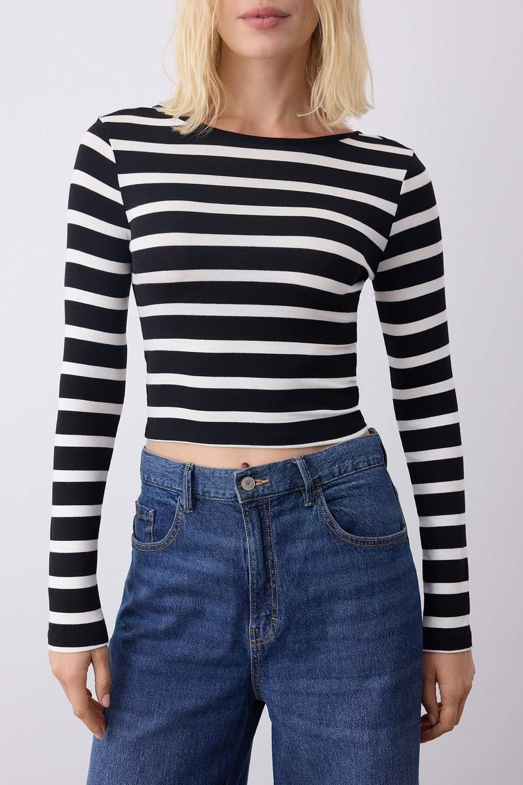 Trendyolmilla Beyaz*001 Cizgili S?rt Dekolteli Slim/Vucuda Oturan Regular/Normal Boy Orme Bluz TWOAW25BZ00009  фото 3
