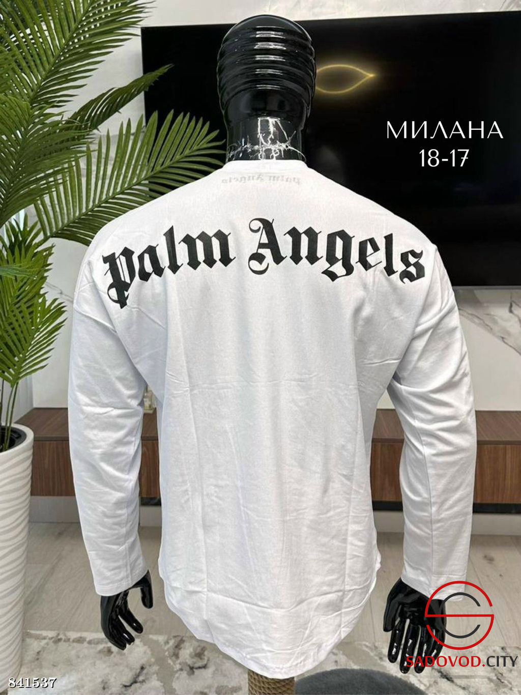 Лёгкий мужской свитер с надписью на спине