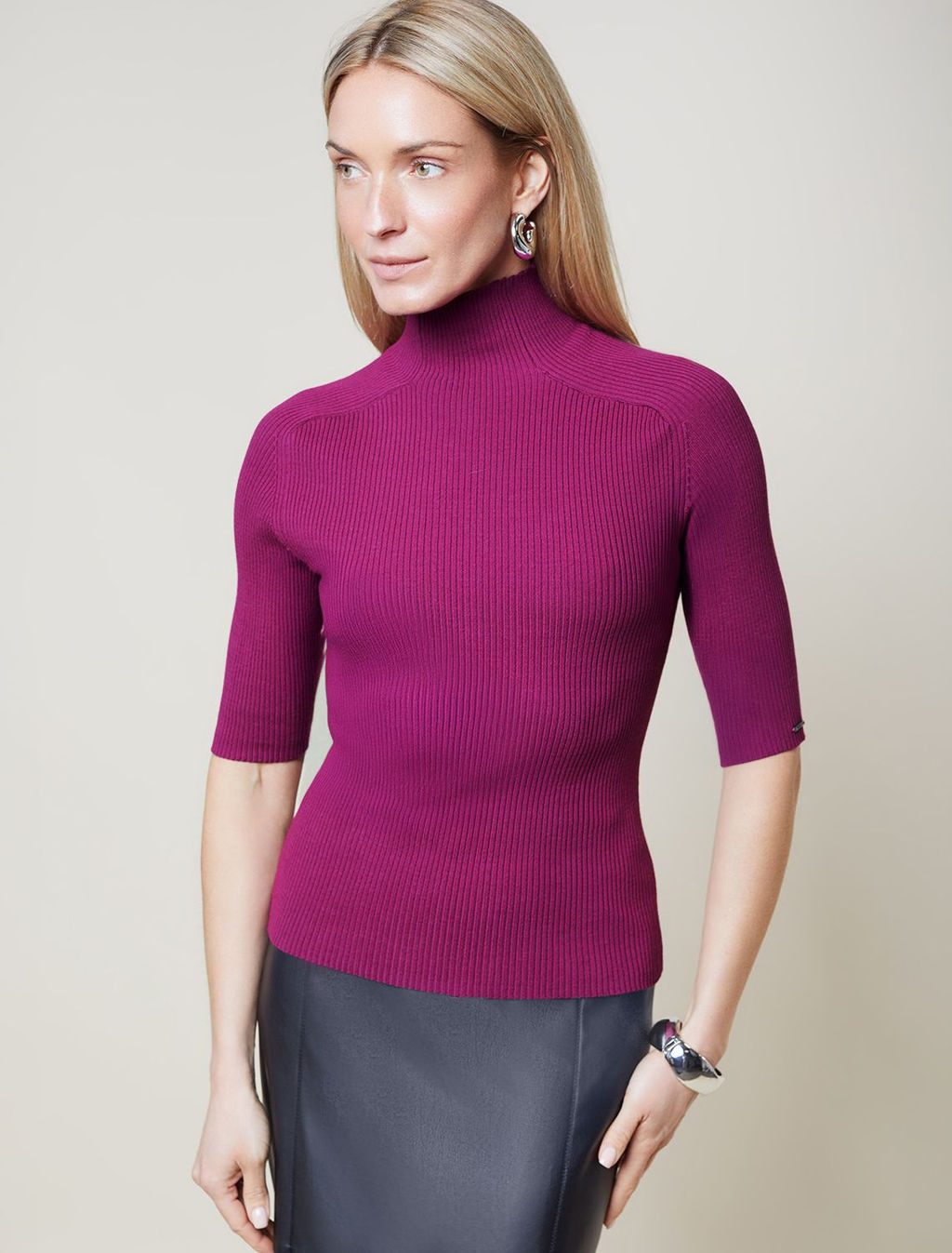 D34.198 Свитер женский пурпурный