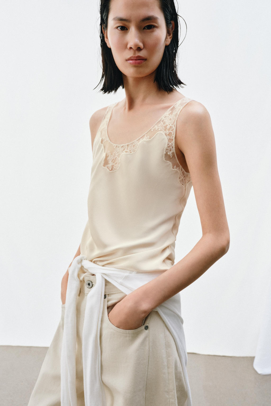 TOP SATINADO ENCAJE ZW COLLECTION / Crudo - Zara фото 2