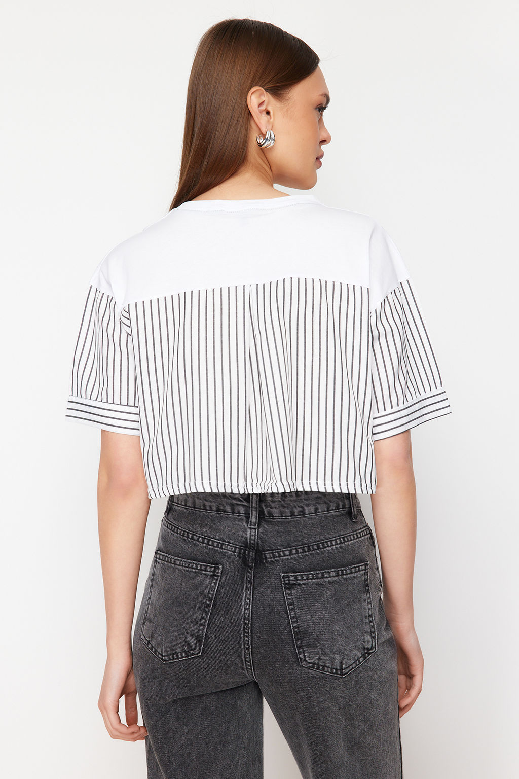 Beyaz Cizgili Poplin Kol Detayl? Slogan Bask?l? Crop Orme T-Shirt TWOSS24TS00239 - Trendyolmilla фото 6