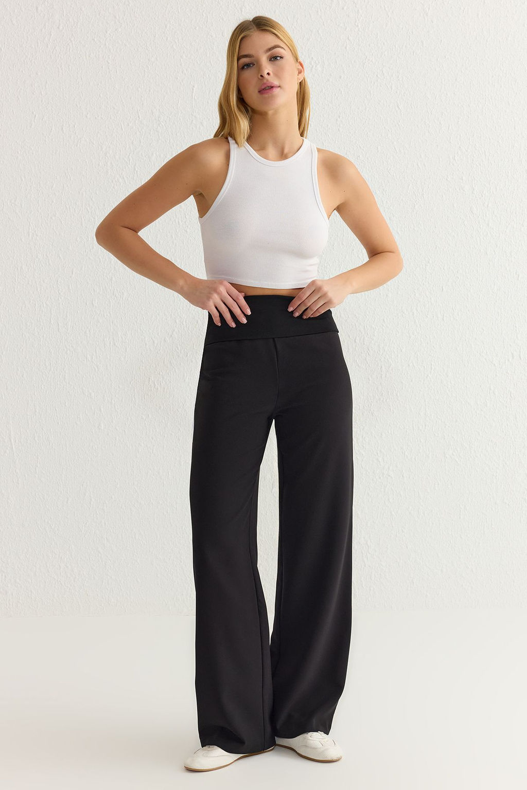 TRENDYOLMILLA Siyah Beli Esnek Lastikli Wide Leg/Genis Paca Dokuma Pantolon TWOSS25PL00019 фото 2