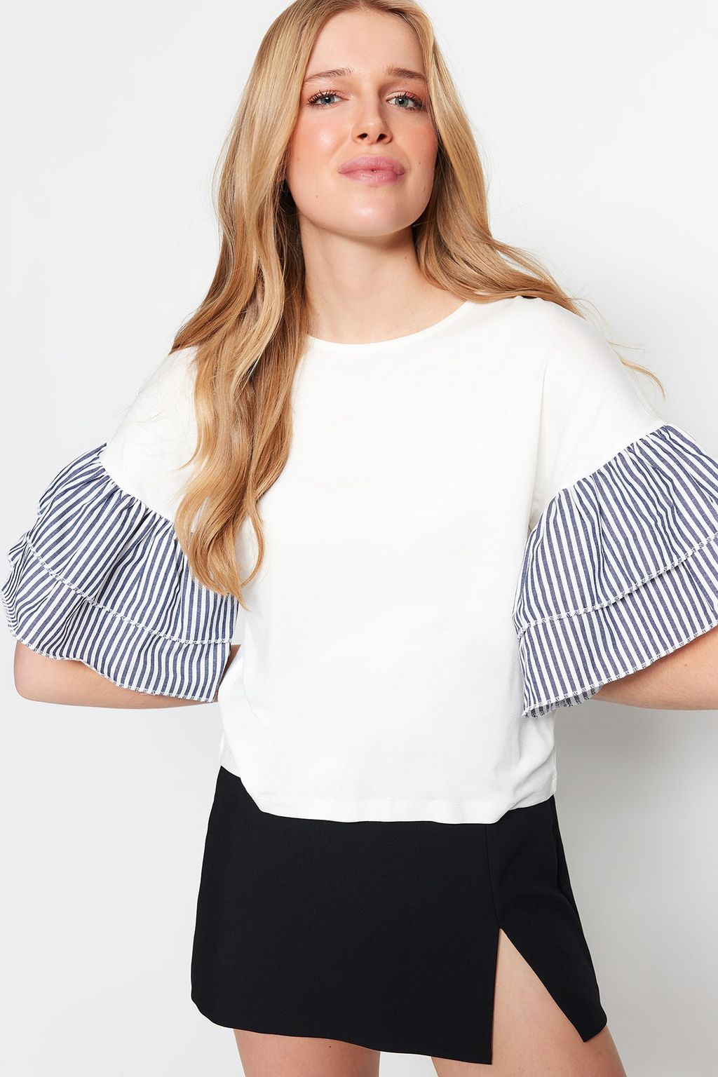 Beyaz Poplin Detayl? Relaxed/Genis Rahat Kesim Bisiklet Yaka Orme Bluz TWOSS23BZ00065