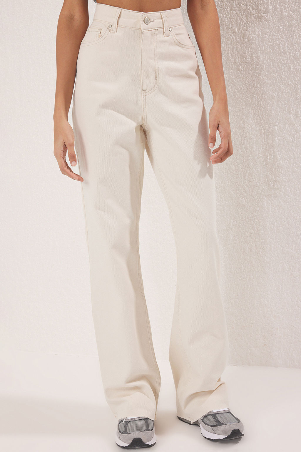 TRENDYOLMILLA Mavi Pacas? Kesikli Soluk Efekt Vintage Yuksek Bel Straight Jeans TWOAW25JE00378 фото 3