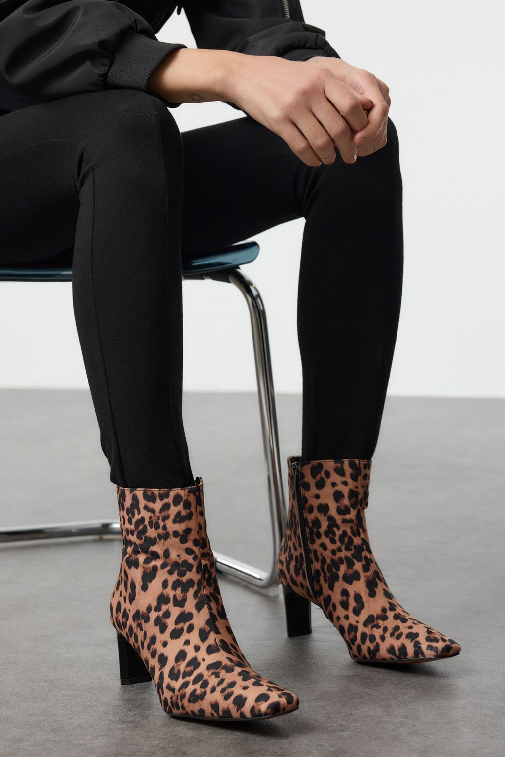 Trendyolmilla Shoes Leopar Desenli Kahverengi Ince Topuklu Kad?n Bot TAKAW25BO00056  фото 3