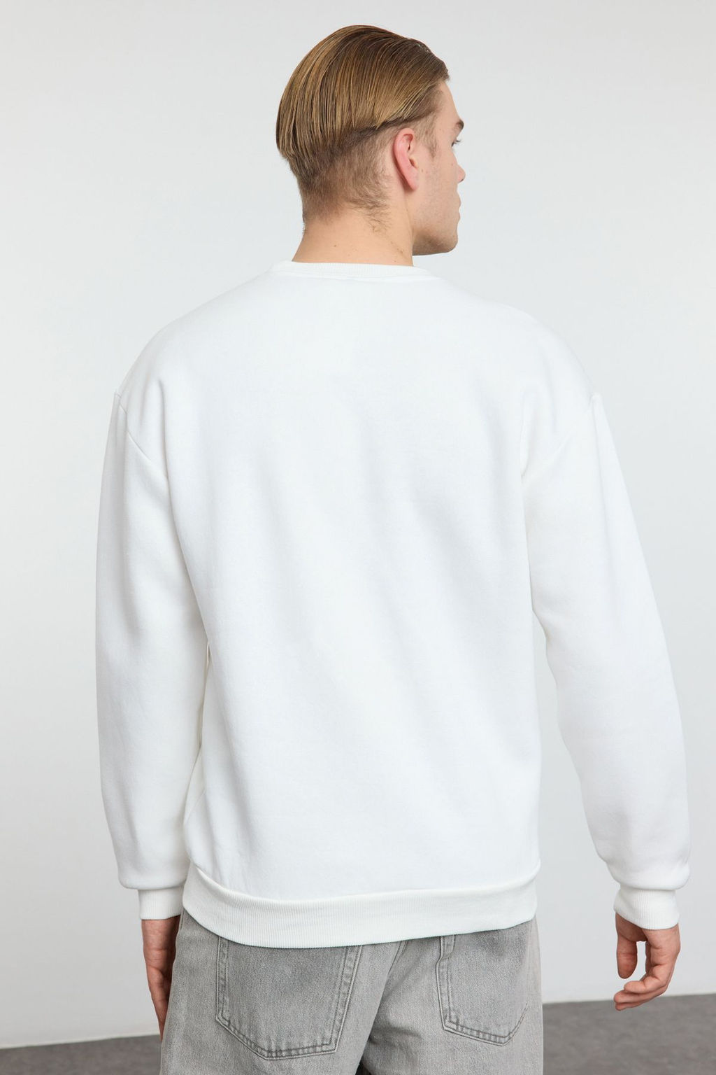 TRENDYOL MAN Ekru Oversize/Genis Kesim Yaz? Bask?l? Bisiklet Yaka Ici Polarl? Sweatshirt TMNAW25SW00047 - Trendyolmilla фото 5