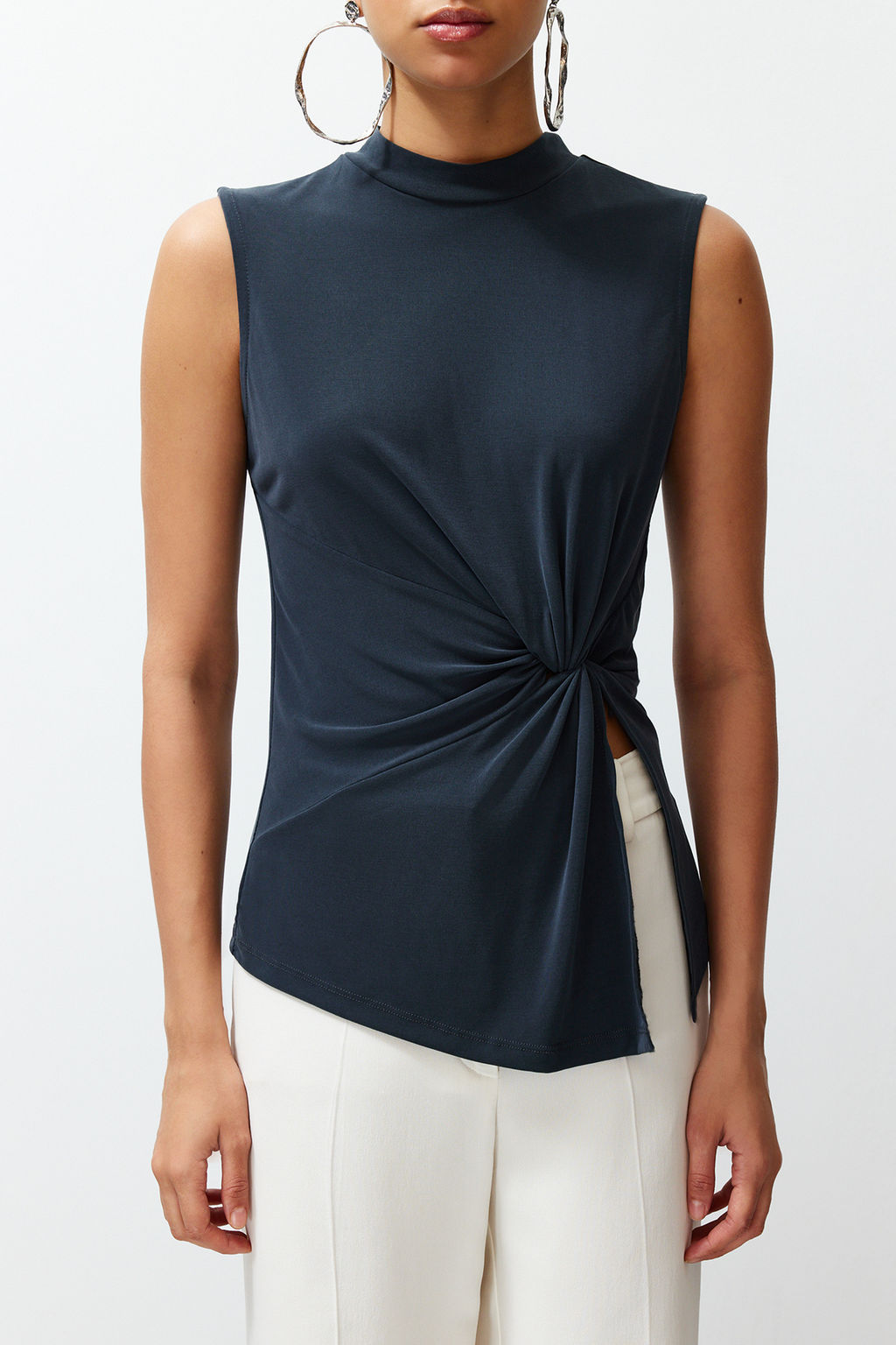 Antrasit More Sustainable Modal Icerikli Dik Yaka Buzgu ve Y?rtmac Detayl? Orme Bluz TWOSS24BZ00359