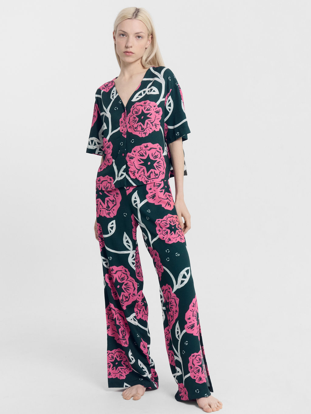 Комплект женский (жакет, брюки) зеленый с цветами - Mark formelle фото 5