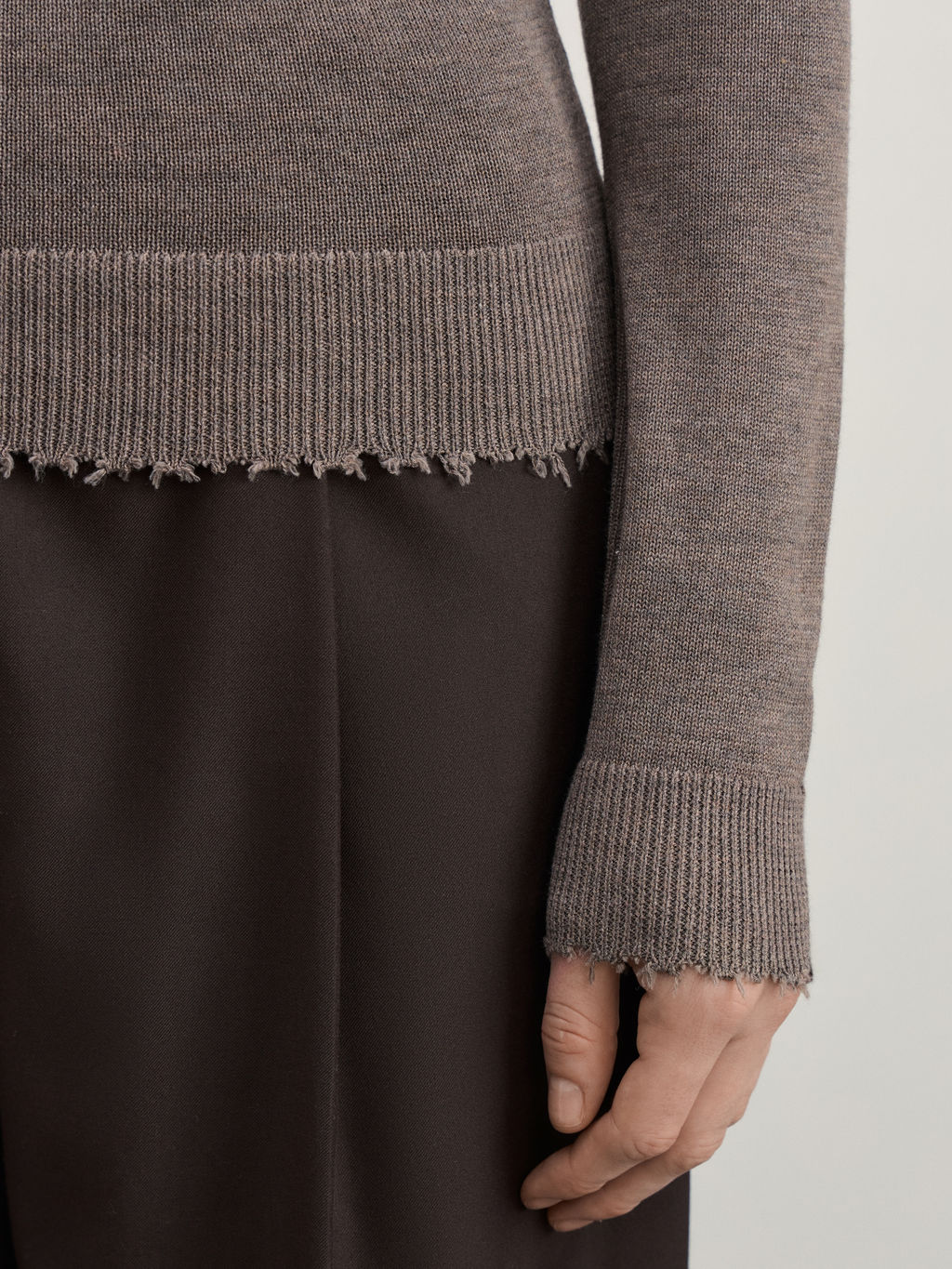 Джемпер с необработанным краем из шерсти / Zarina  фото 7