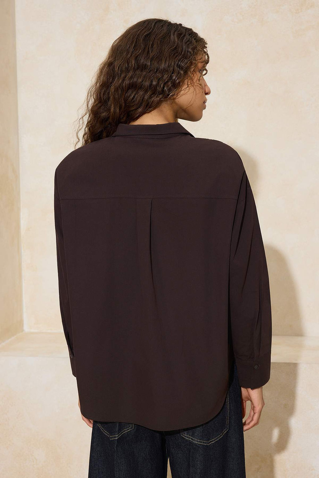 Trendyol Studio Beyaz Ayarlanabilir Oversize Asimetrik Pamuklu Poplin Gomlek TWOAW26GO00106