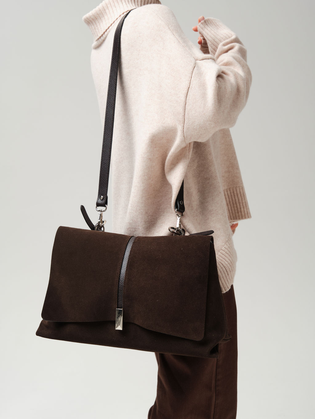 Замшевая сумка сэтчел Colette DBR 31349 черный каштан  фото 9