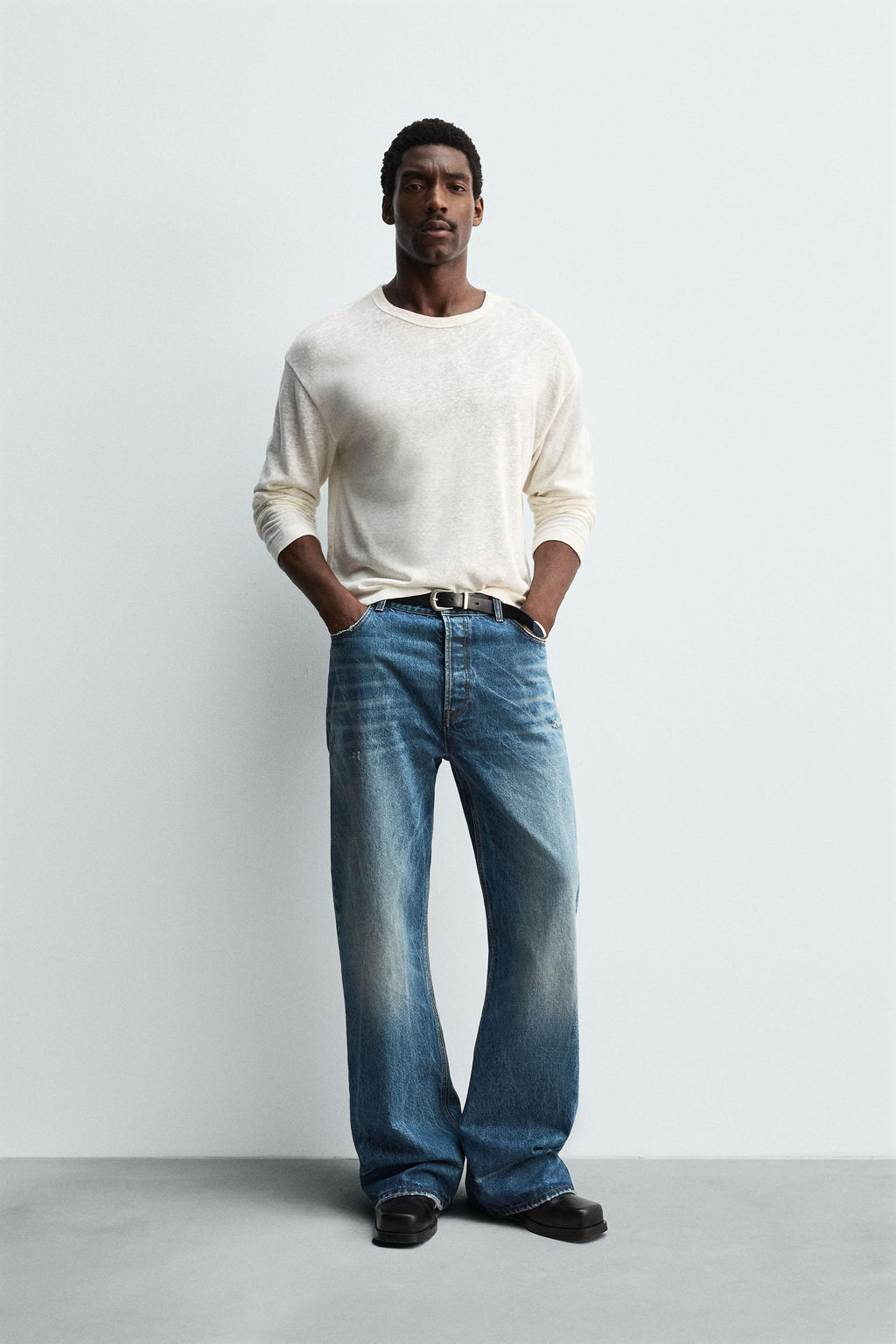 WIDE BELL BOTTOM FIT JEANS