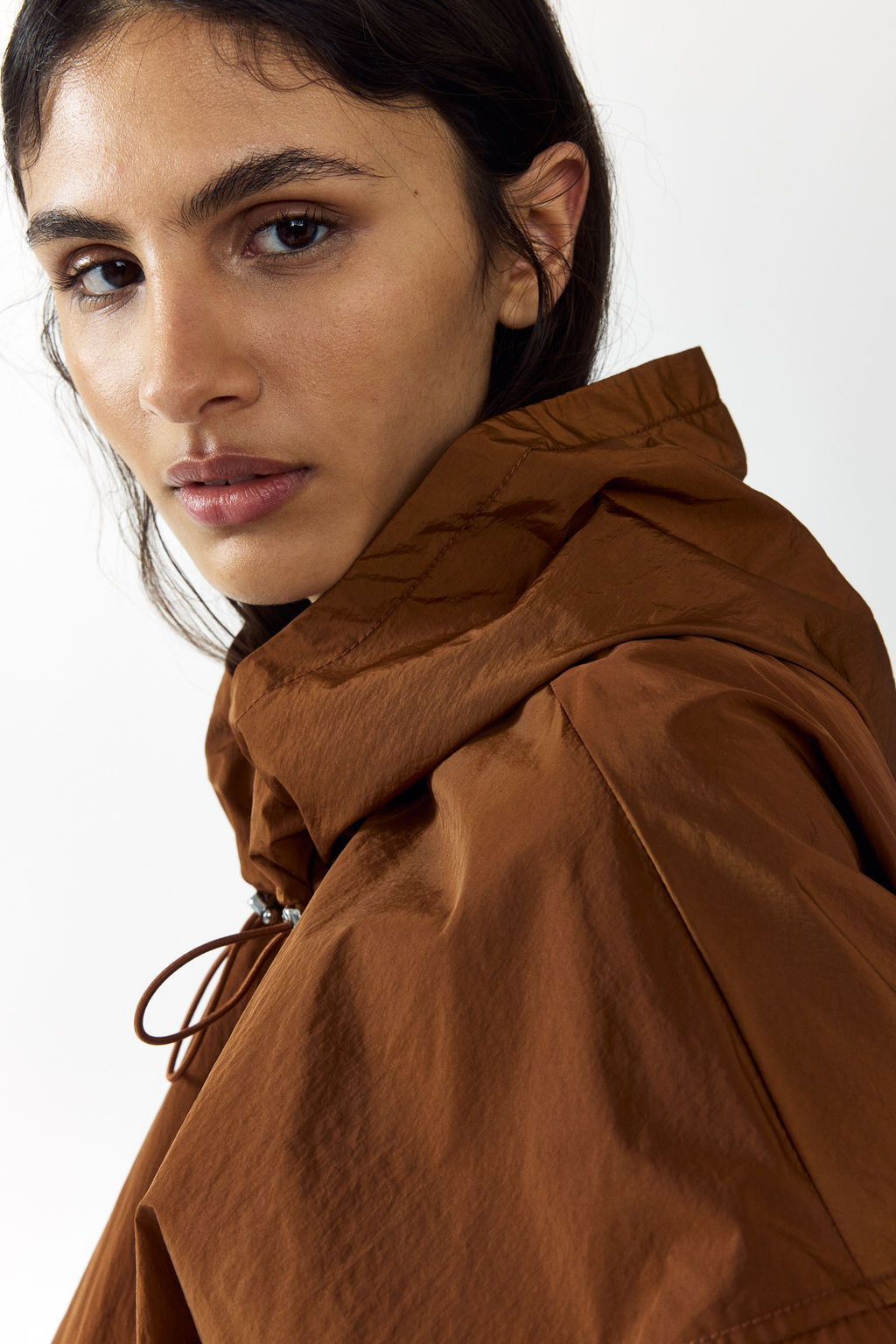 Chaqueta de nailon con capucha - H&m фото 5