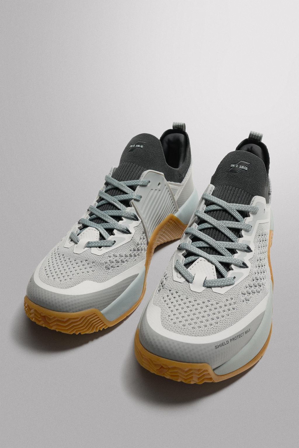 Кроссовки Zapatilla de Entrenamiento серые