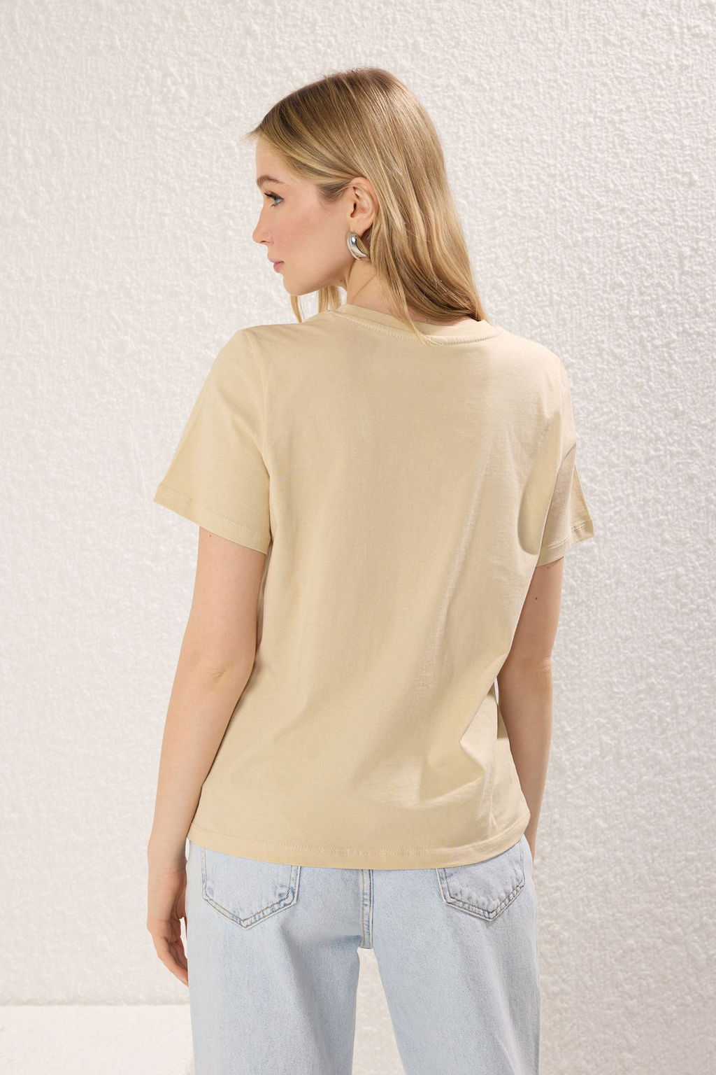 TRENDYOLMILLA Beyaz %100 Pamuk Slogan Bask?l? Relaxed/Rahat Kesim Basic Bisiklet Yaka Orme T-Shirt TWOSS20TS0207 фото 4