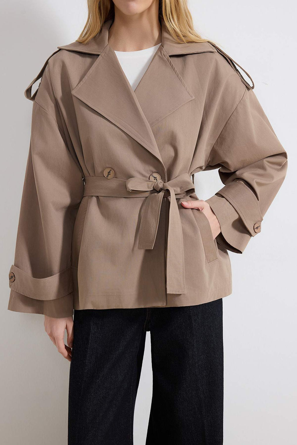 Vizon Yumusak Tuseli Kemerli Oversize Kruvaze Kapama Midi Trenckot TWOSS26TR00007 - Trendyolmilla фото 11