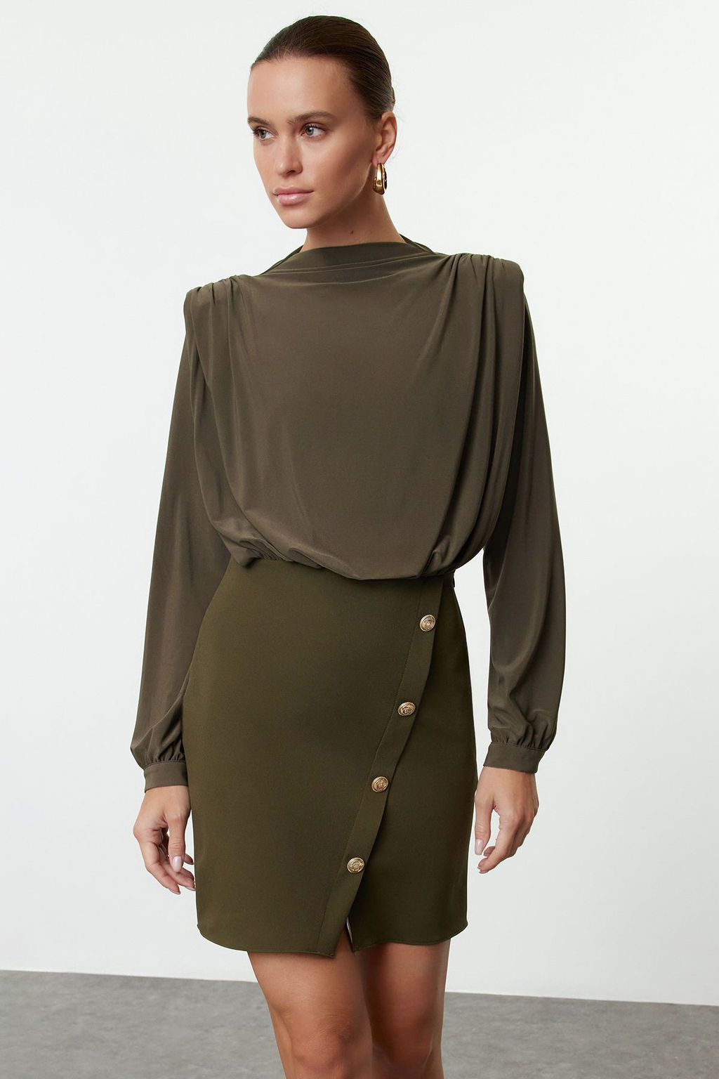 TRENDYOLMILLA Siyah Vucuda Oturan Vatkal? Dugme Detayl? Mini Dokuma Elbise TWOAW24EL00483  фото 21