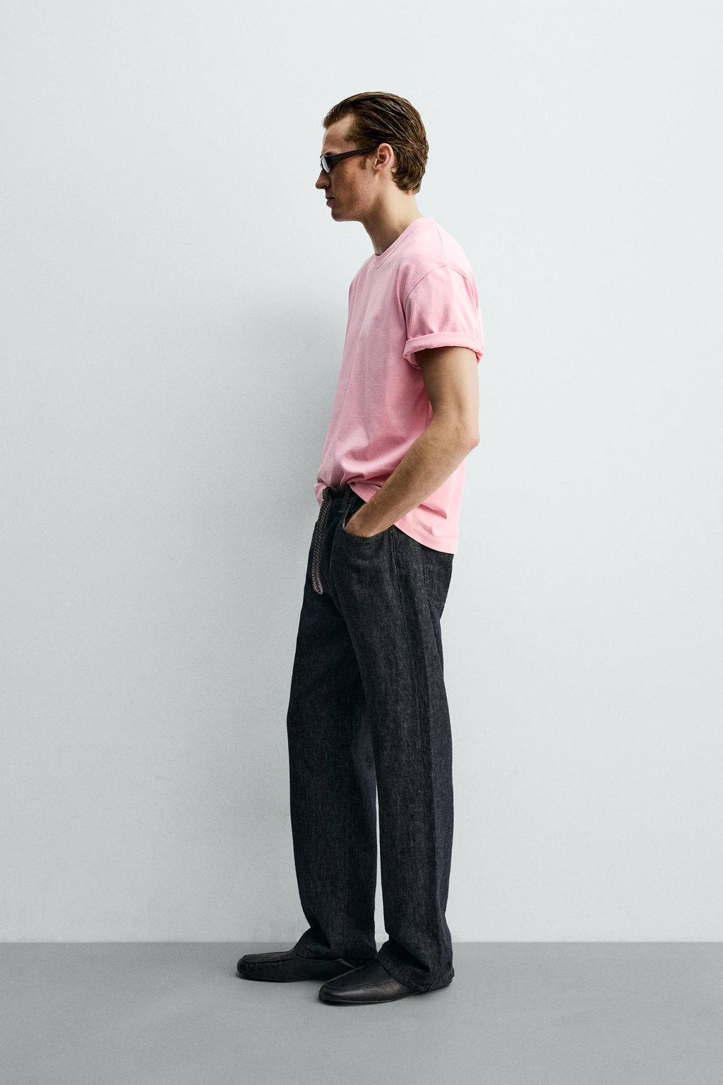 CAMISETA TEXTO BORDADO / Rosa lavado