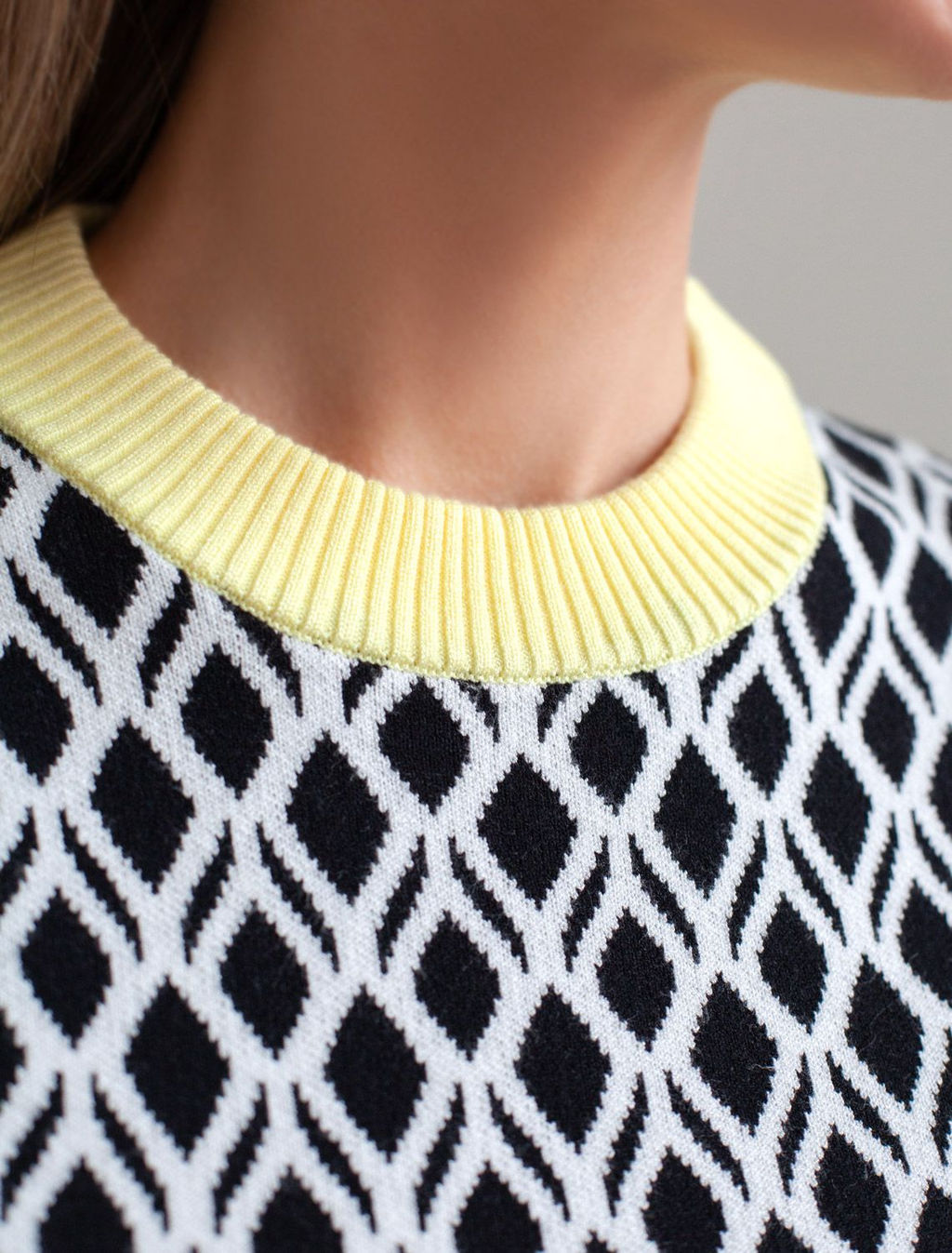 Джемпер с коротким рукавом жаккардовой вязки с принтом ромб