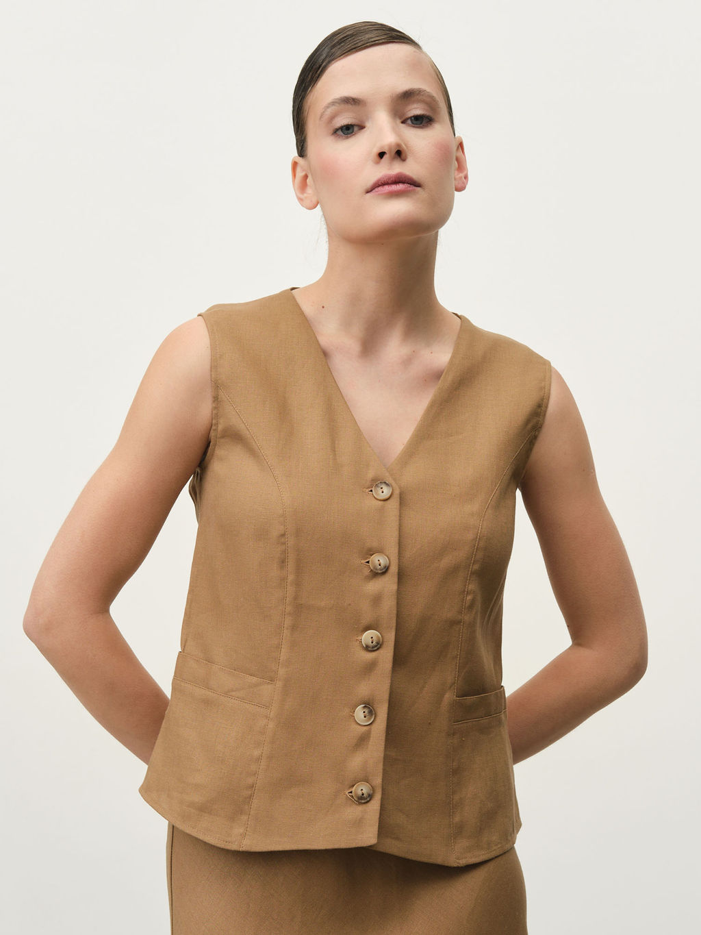 Жилет льняной 7025 кэмел