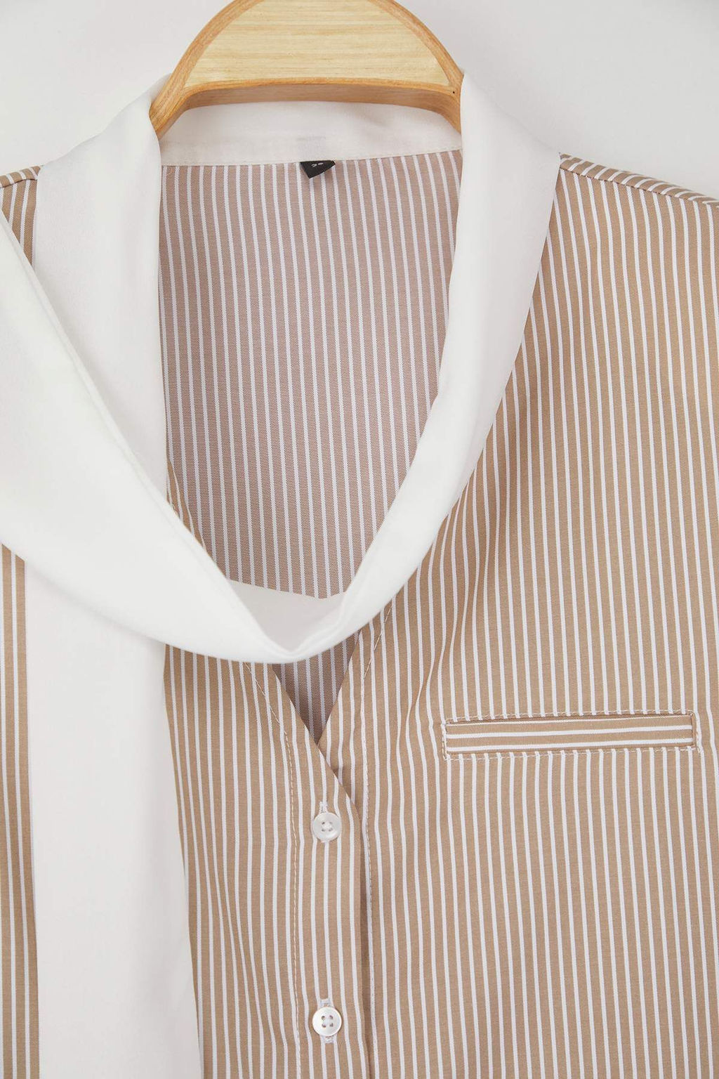 Bej Cizgili Sal Yaka Detayl? Gomlek TWOAW26GO00034 - Trendyolmilla фото 7