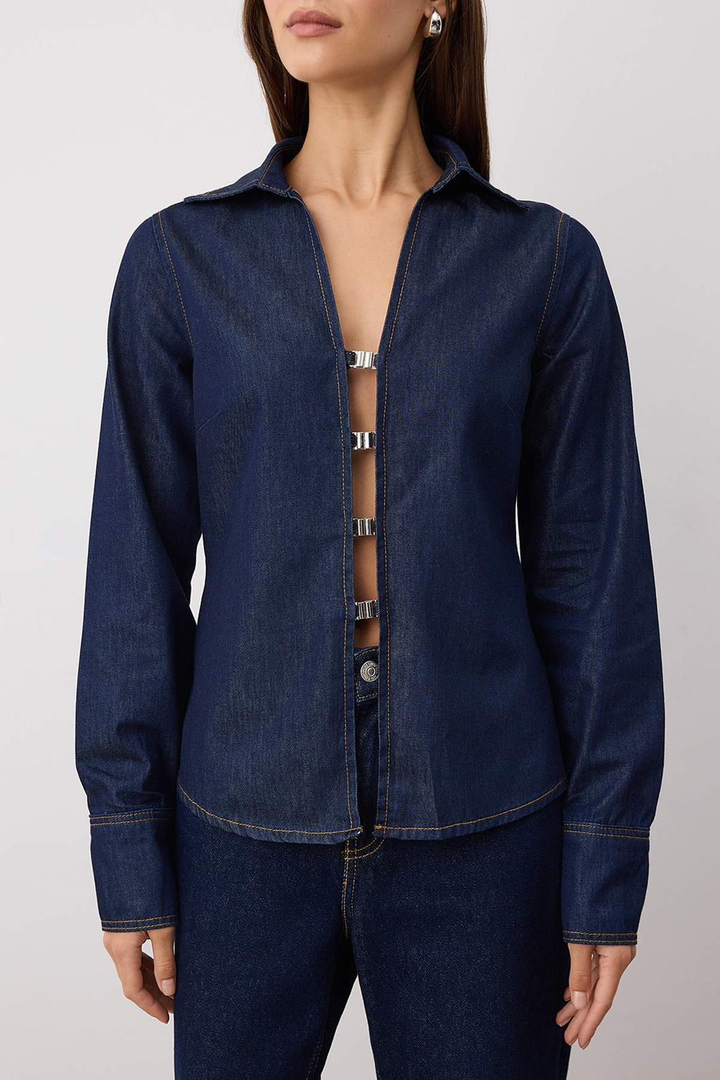 Koyu Mavi Kapama Detayl? Fitted Denim Gomlek TWOAW26GO00032 - Trendyolmilla фото 4