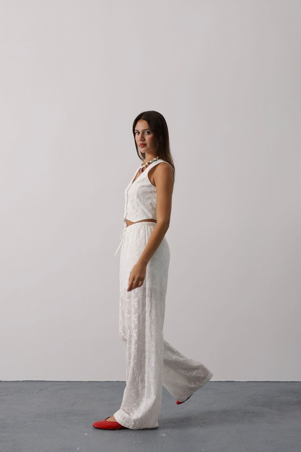 TRENDYOLMILLA Beyaz Beli Lastikli Straight Pantolon TWOSS25PL00044 фото 6