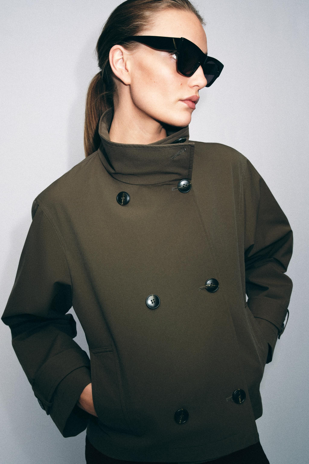 TRENCH CORTA CRUZADA / Khaki oscuro - Zara фото 2