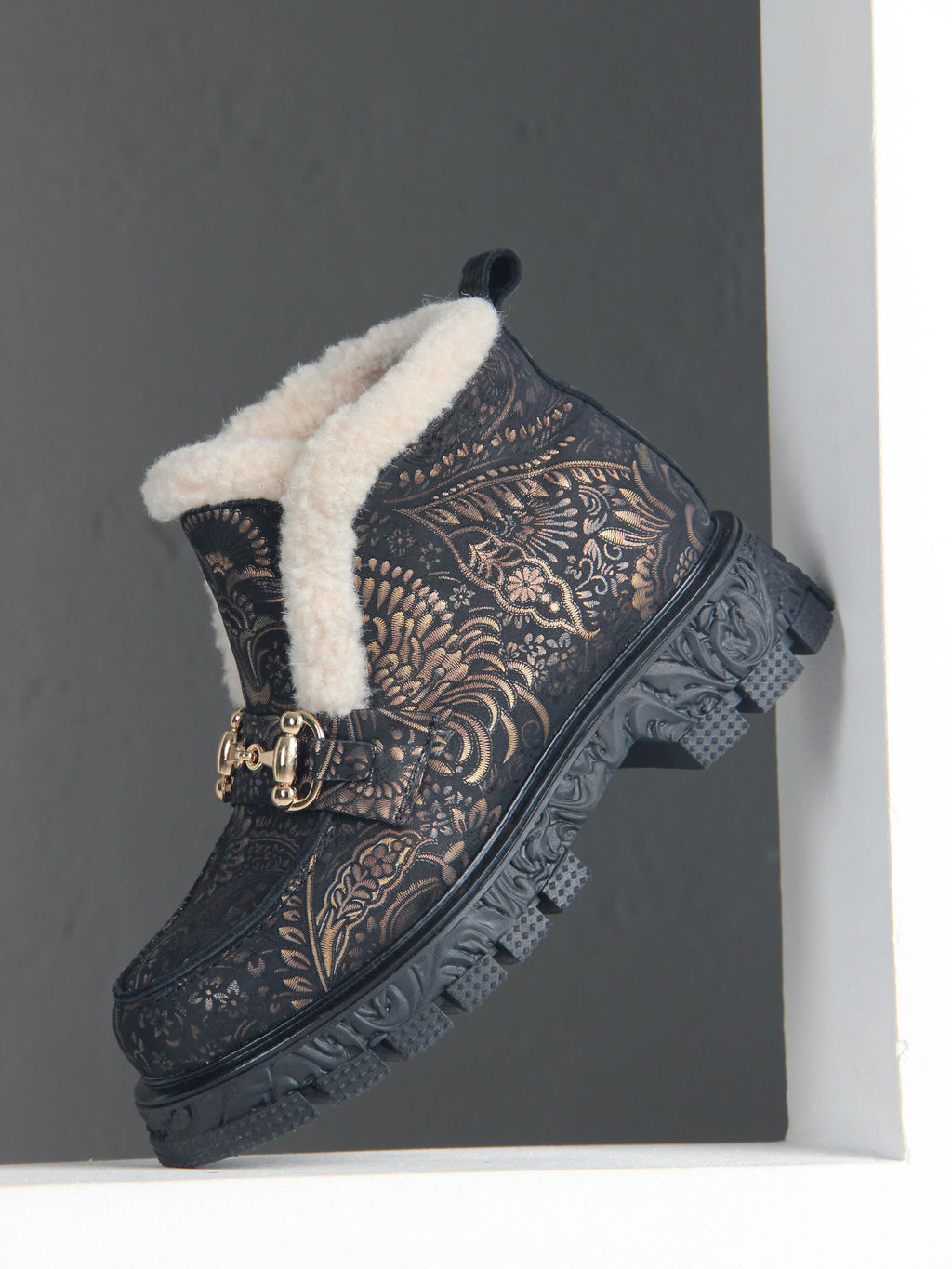 Ботинки 307.PODYUM141 bl.Черная грация/шерсть