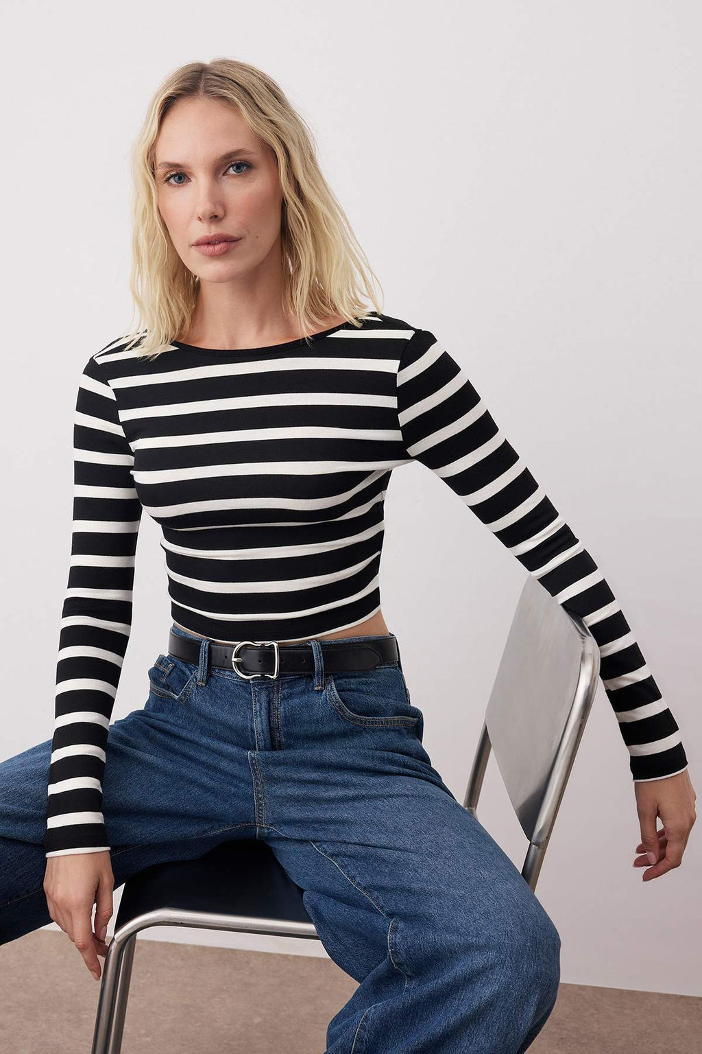 Trendyolmilla Beyaz*001 Cizgili S?rt Dekolteli Slim/Vucuda Oturan Regular/Normal Boy Orme Bluz TWOAW25BZ00009  фото 2