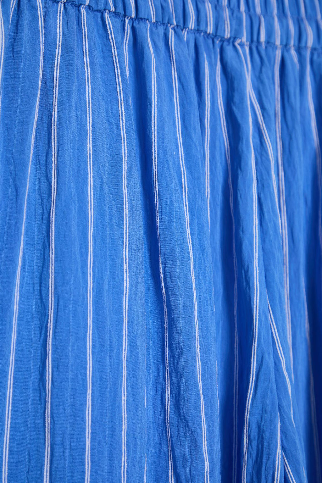 TRENDYOLMILLA Mavi Cizgili Crinkle Normal Bel Wide Leg/Genis Paca Dokuma Pantolon TWOSS25PL00017  фото 8