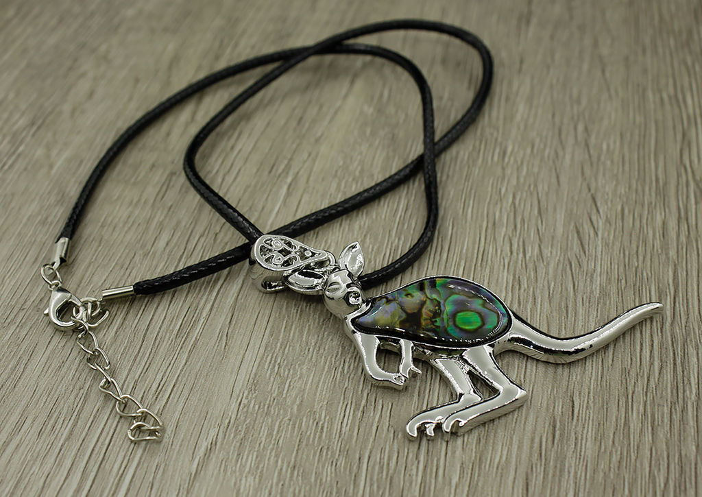 Кулон "Кенгуру" перамутр гелиотис