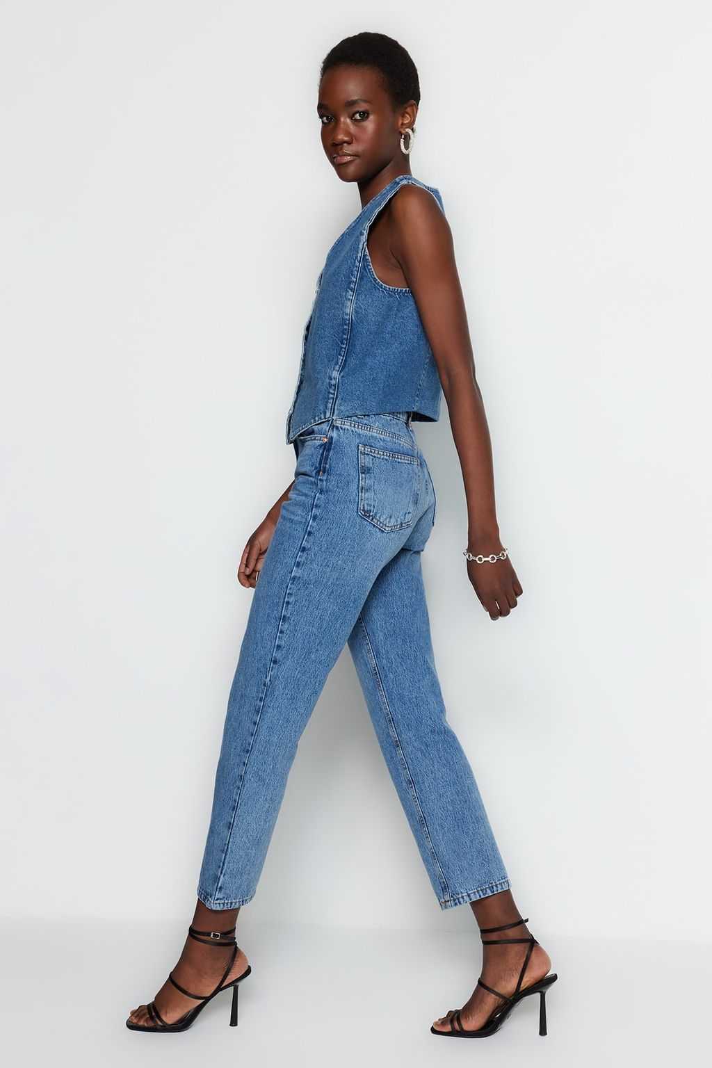 Mavi Yuksek Bel Duz Kesim Straight Jeans TWOSS23JE00089