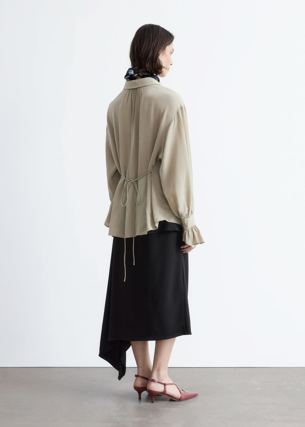 Blusa fruncida con lazo trasero - H&m фото 2