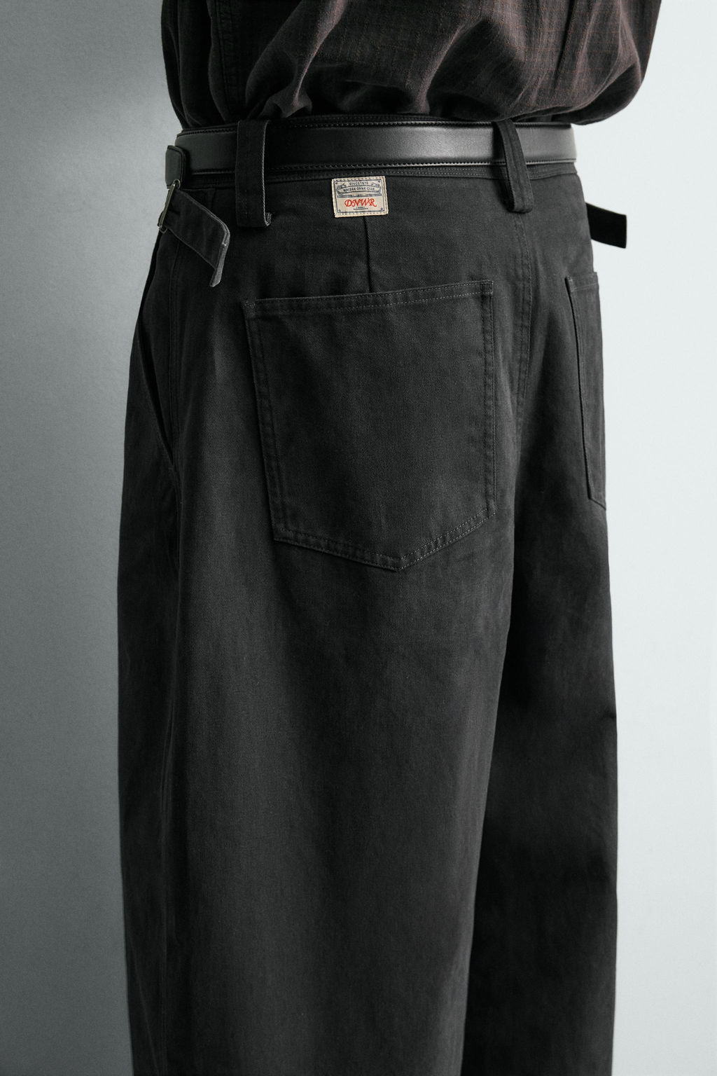 PANTAL?N RELAXED FIT COSTURA GIRADA / Gris antracita - Zara фото 6