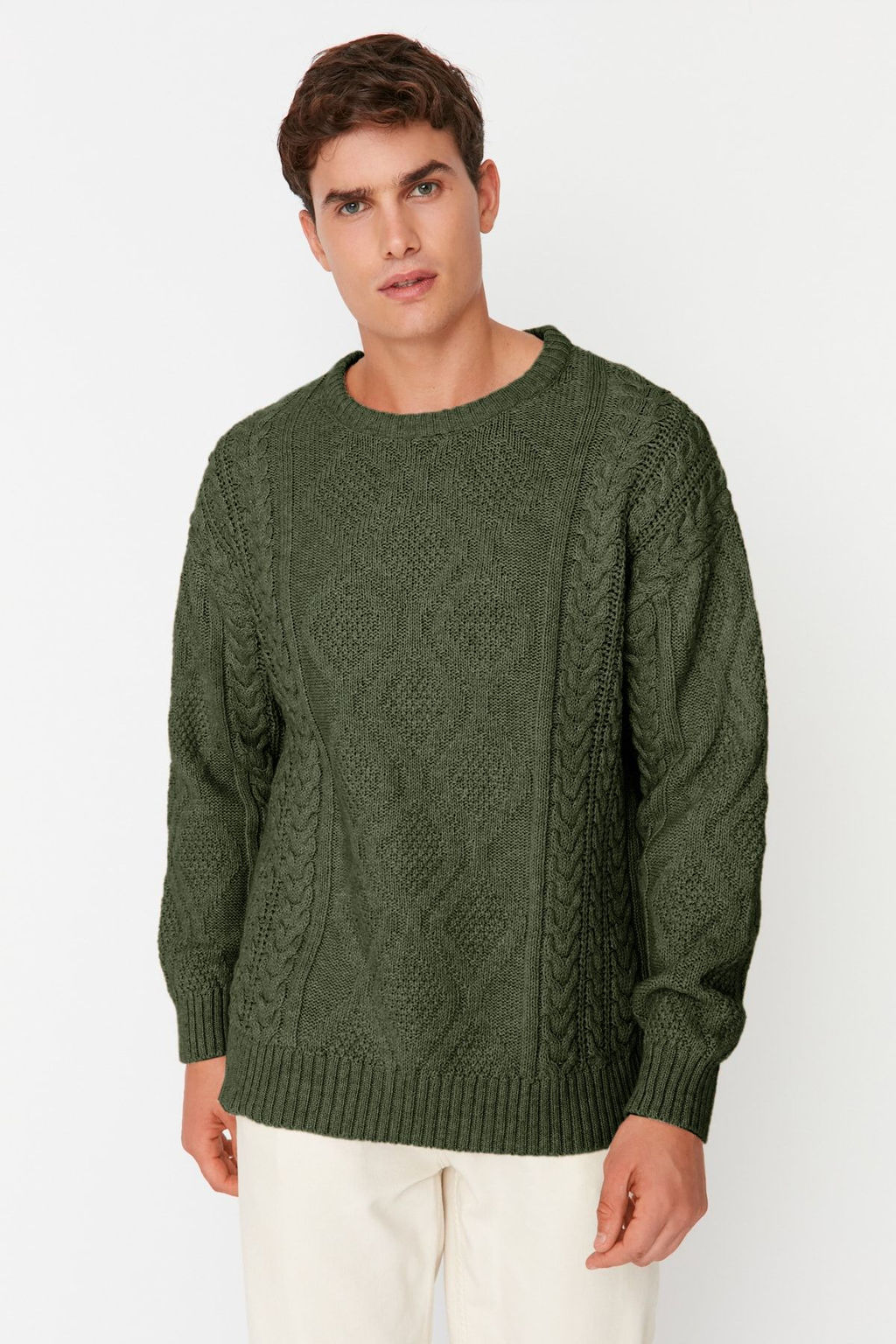TRENDYOL MAN Beyaz Oversize Genis Kal?p Bisiklet Yaka Sac Orgulu Triko Kazak TMNAW23KZ00280