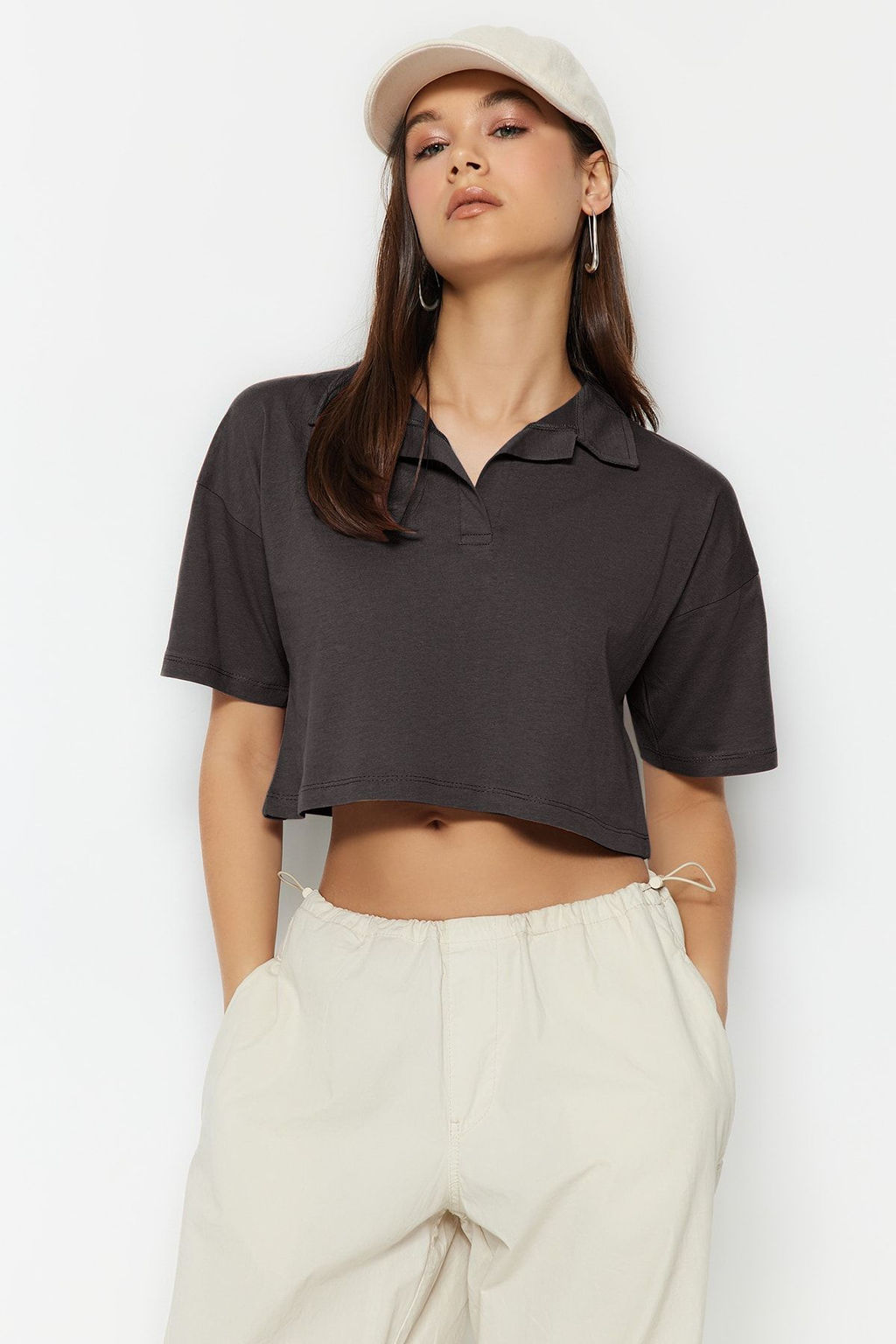 Antrasit %100 Kal?n Pamuklu Relaxed/Rahat Kal?p Crop Polo Yaka Orme T-Shirt TWOSS22TS0241