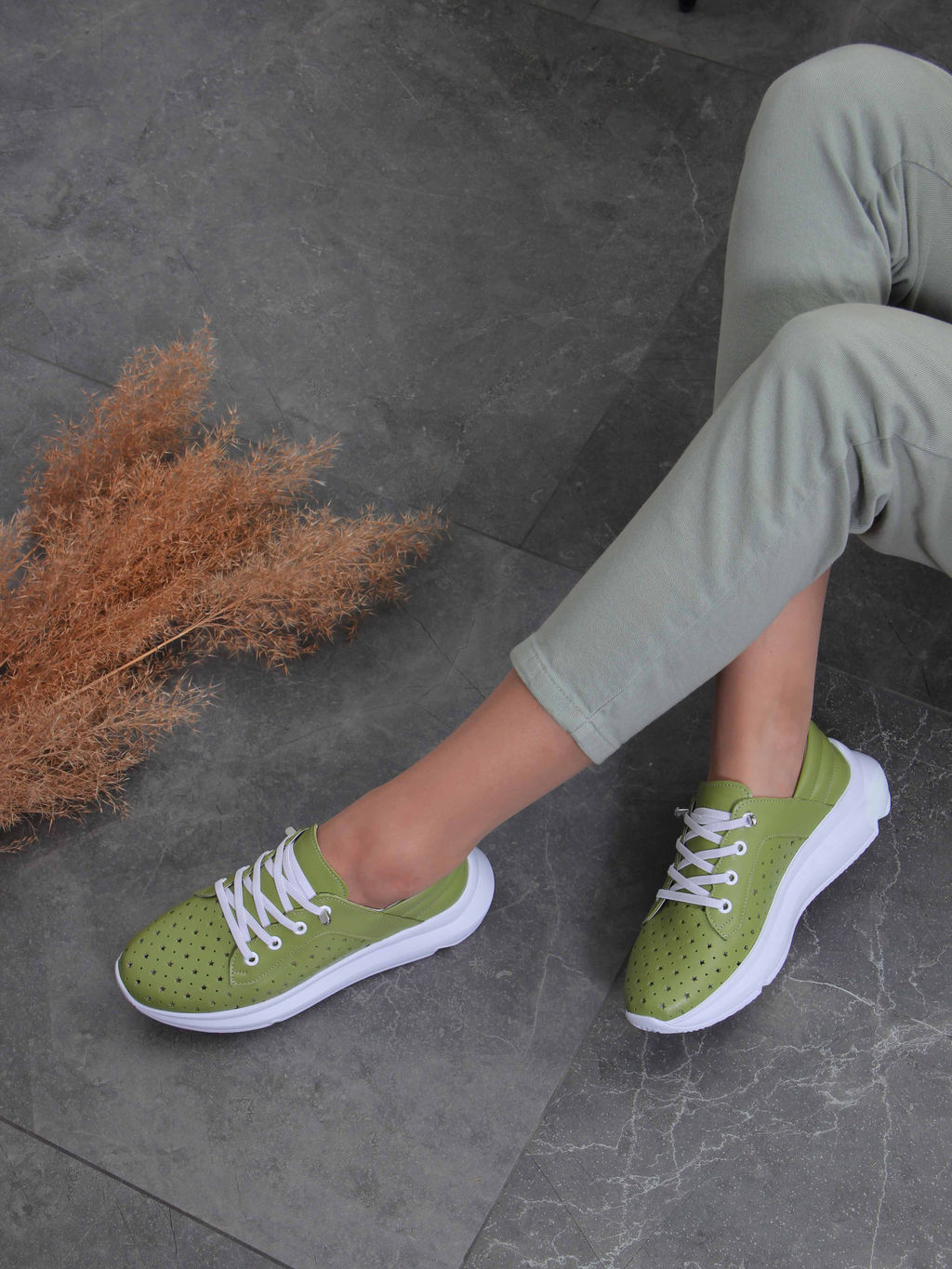 Кроссовки EDART 168.236143w. Авокадо