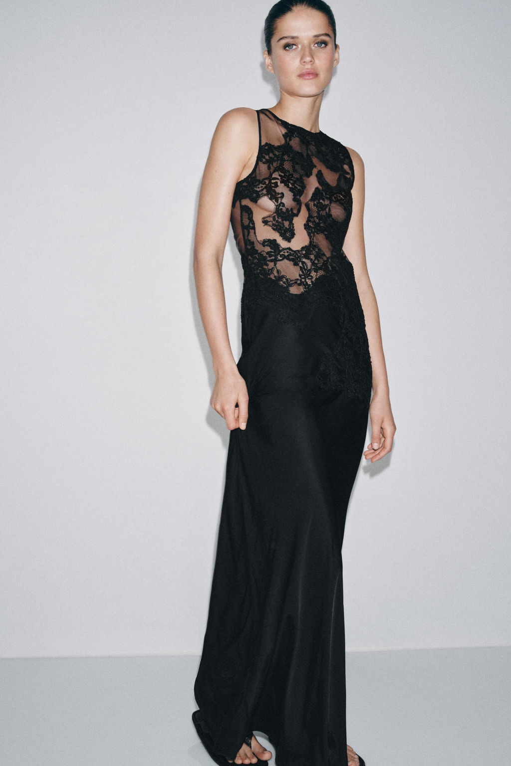 VESTIDO LARGO COMBINADO MESH ENCAJE / Negro