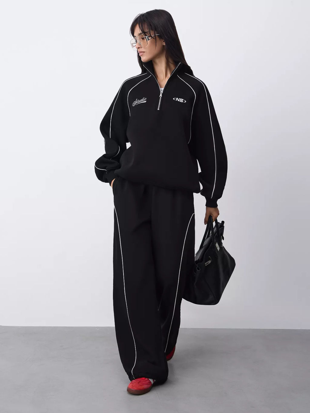 Спортивные брюки с декоративными кантами