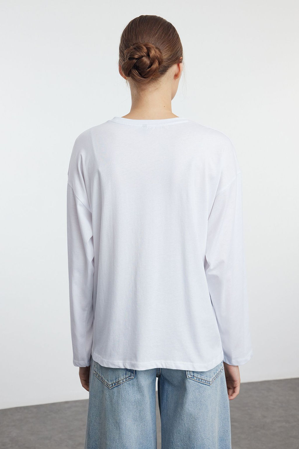 TRENDYOLMILLA Siyah-Beyaz 2li Paket %100 Suprem Oversize/Genis Kesim Orme T-Shirt TWOAW25TS00004  фото 11