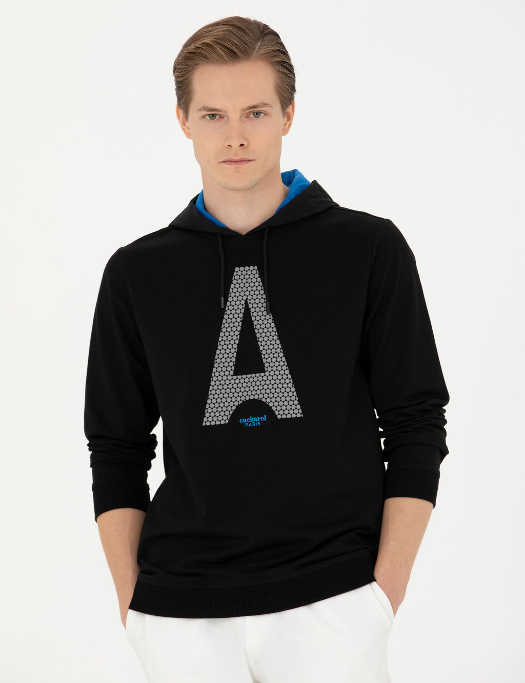 Черный свитшот с капюшоном