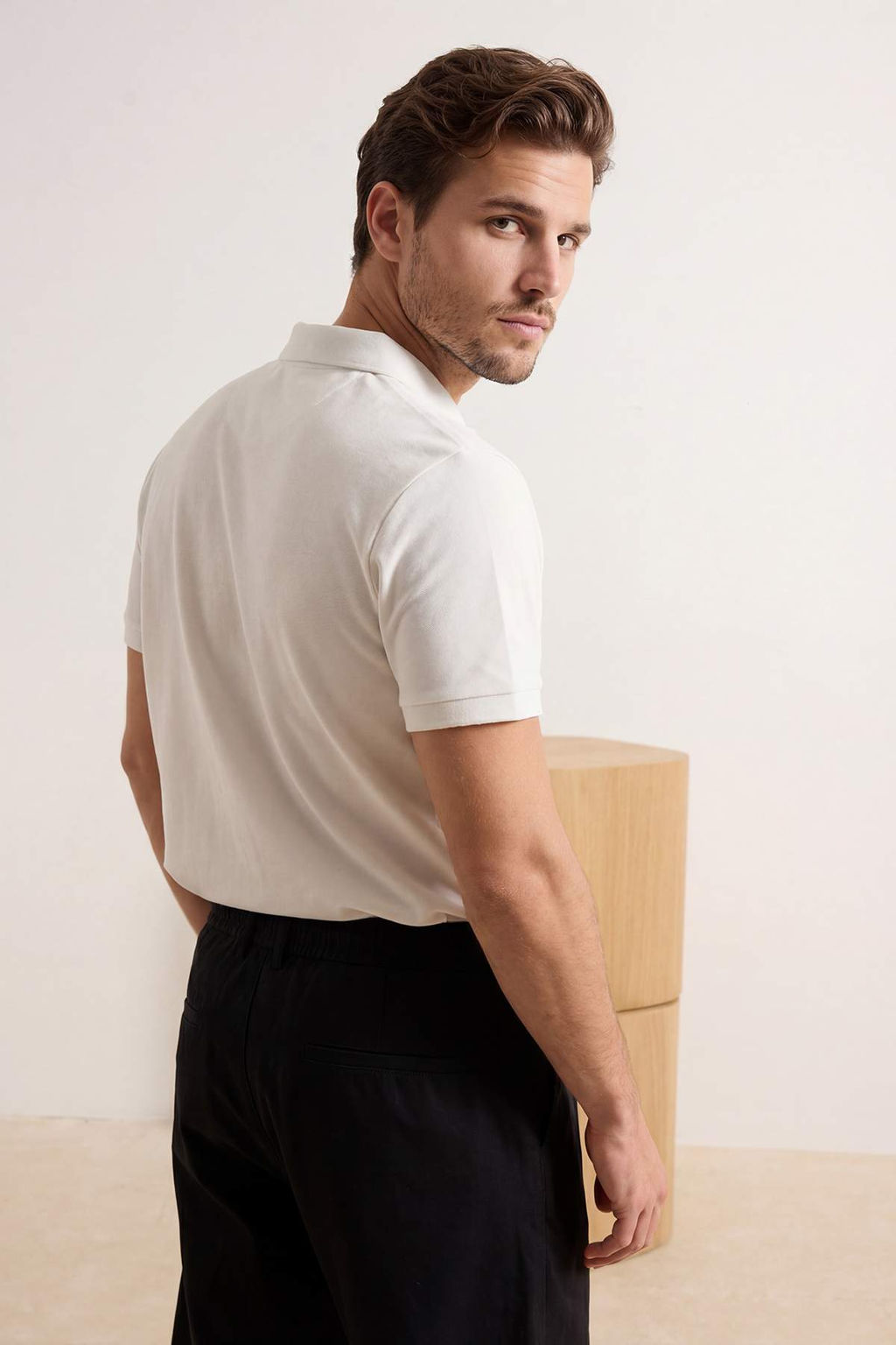 Ekru Regular/Normal Kesim Yumusak Dokulu Pat? Bask?l? Polo Yaka T-shirt TMNSS26PO00033 - Trendyolmilla фото 3